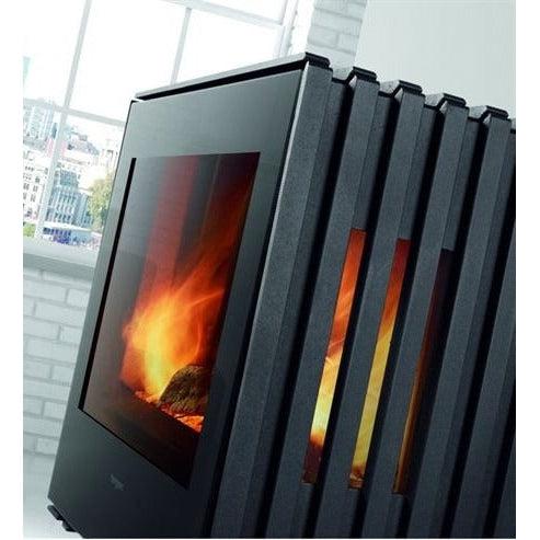 Castworks Hergóm Glance MV freestanding wood fireplace with sleek black metal design and glass front for modern heating.
