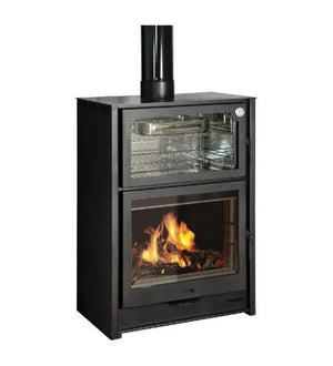 Castworks Hergóm Laredo wood fireplace and cooker combo with traditional design and cooking surface, set in a cozy living space.